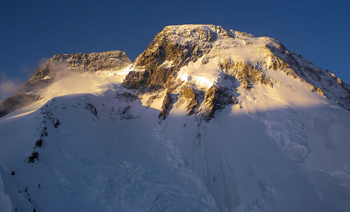 12-BROAD PEAK Slide background
