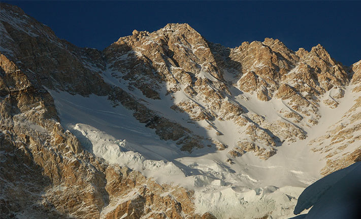 3-KANGCHENDZOENGA Slide background