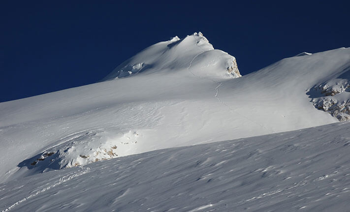 8-MANSALU Slide background